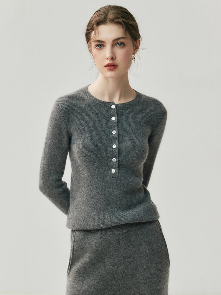Elegant Autumn/Winter Women's Cashmere Sweater: Round Neck, Half-Button, Long Sleeve Pullover.
