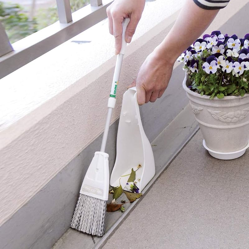 Azuma Outdoor Broom Petit Chiritore for Balcony Use. Dustpan Width: Approx. 9cm. Total Length: Approx. 41-56cm. Sturdy Bristles Effectively Sweep Up