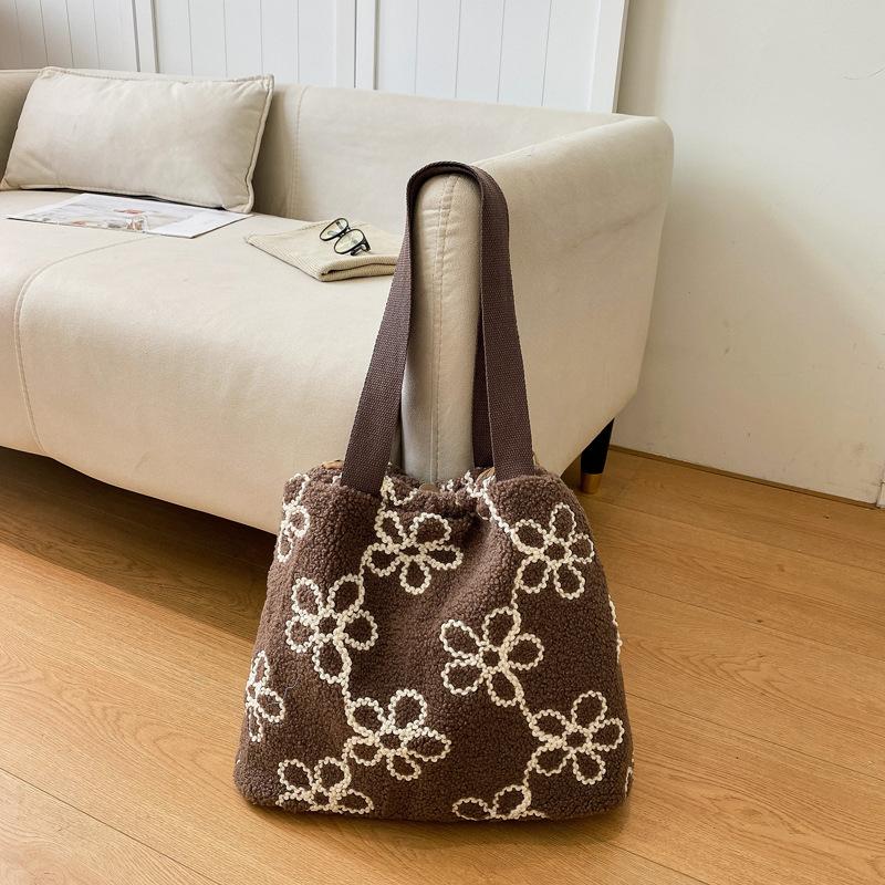 2025 Autumn New Underarm Bag Women's Fashionable Foreign Plush Bag Korean Version of Large-capacity Textured Tote Bag