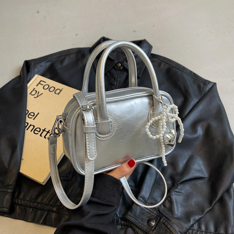 

Crossbody bowling bag women s 2024 summer new simple fashion shoulder bag high-end sense niche trend hand bag срібний
