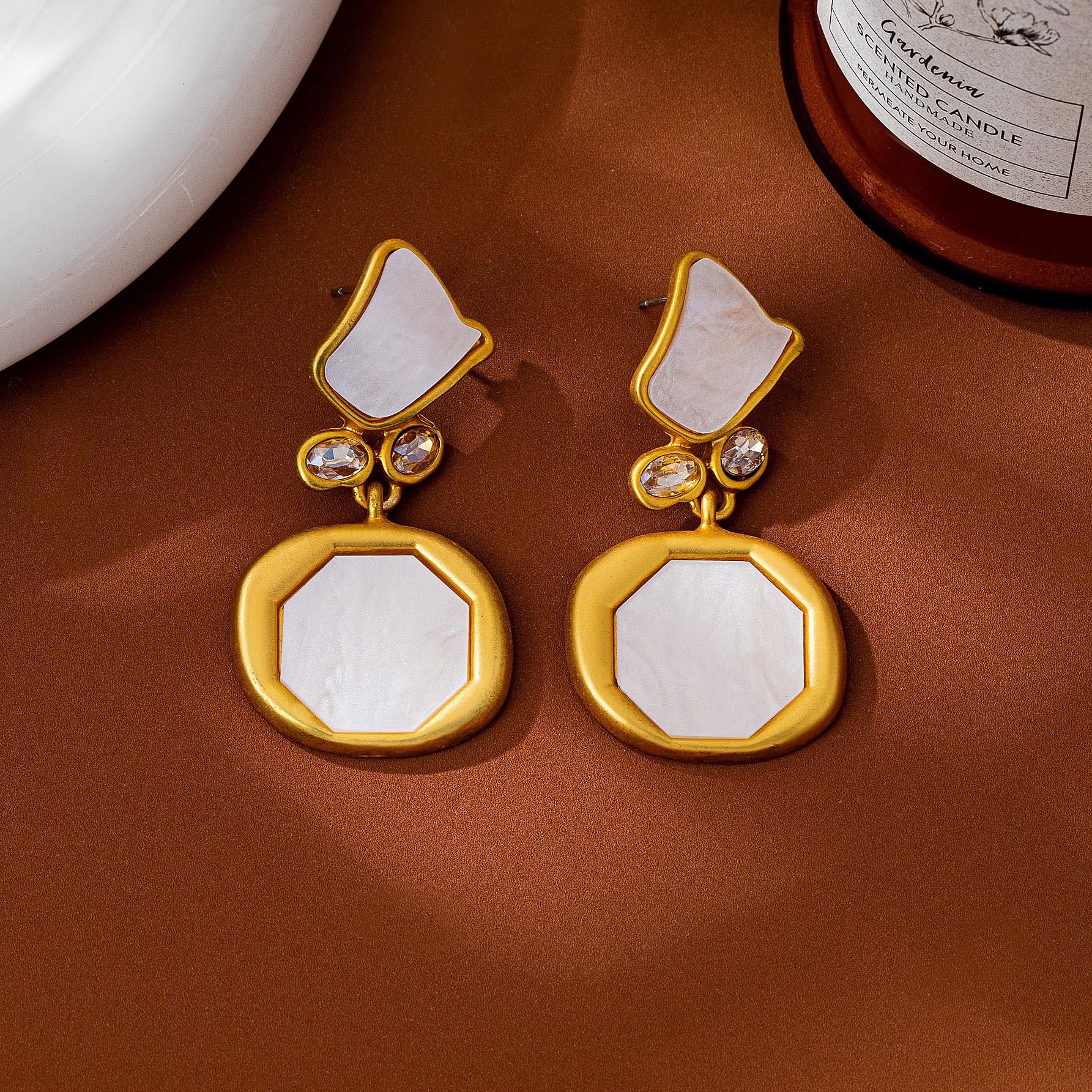 

Модные серьги-подвески для женщин золотой