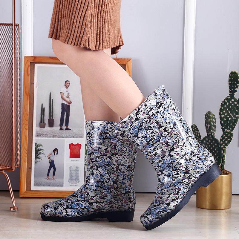 Water shoes fashion flower cloth rain shoes women's medium tube rain boots adult water boots work non-slip waterproof glue shoe cover shoes