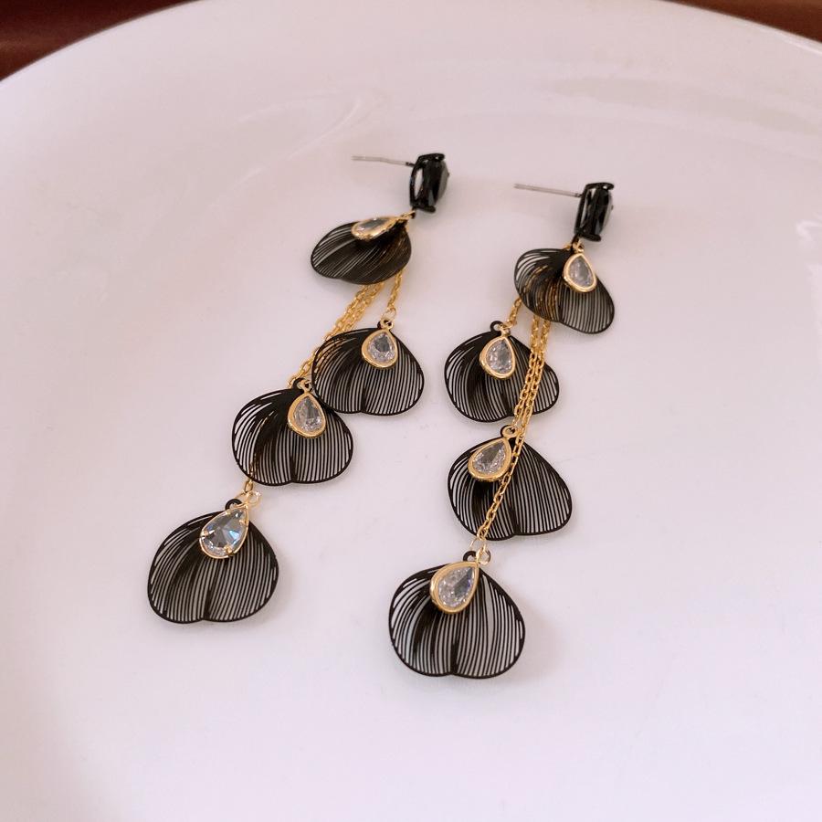 Vintage Pearl Round Earrings: Retro, Versatile High-End Studs with Fashionable Design and Elegant Temperament.