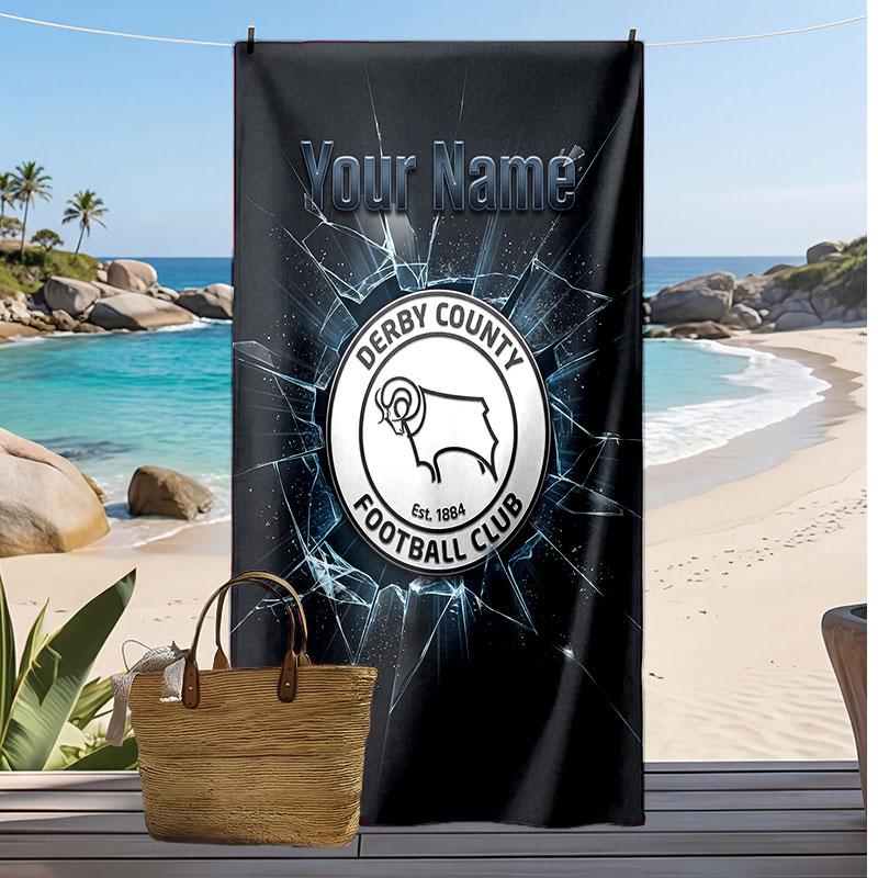 Derby County Gepersonaliseerde Bedrukte Strandlaken Voetbal Logo Steun Aangepaste Naam Tekst Absorberend Handdoek Voor Sport Reizen Speciaal Cadeau