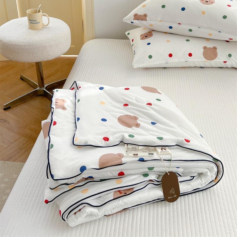 Lightweight Knitted Comforter Cute Cartoon Pattern Skin Friendly Thin Summer Quilt Air Conditioner Duvet for Home