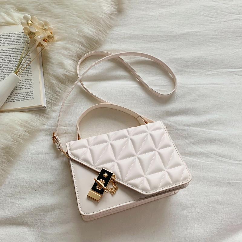 

Винтажная осенняя сумка кроссбоди однотонного цвета со стильной ромбовидной решеткой белый