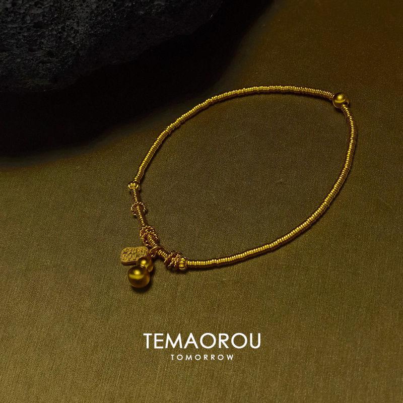 Женский браслет с подвеской-бутылкой песочно-золотого цвета: Уникальный дизайн, Невыцветающие украшения