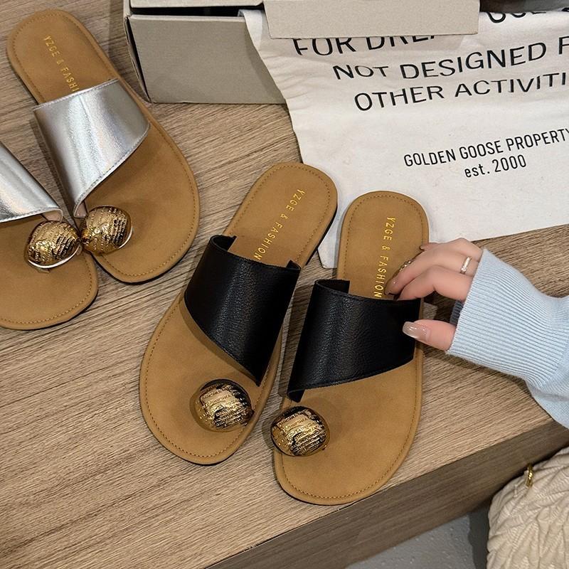 Toe slippers female 2025 summer wear new Korean version French retro fairy wind vacation seaside flat beach shoes