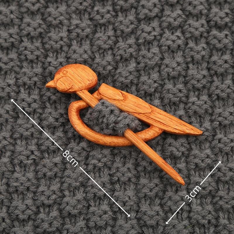 Brooch Pin with Woodenanimal Pattern