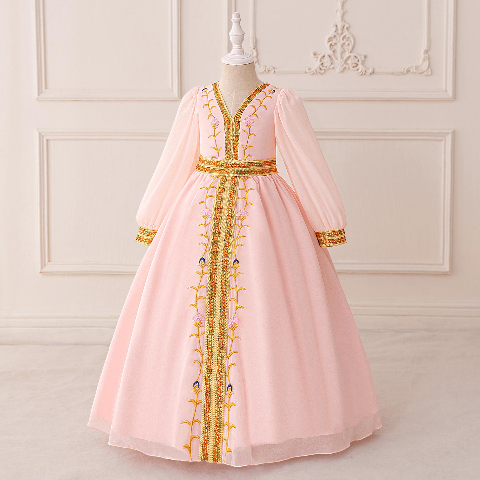 

Embroidered Muslim Banquet Robe - Middle East Style 7 Years