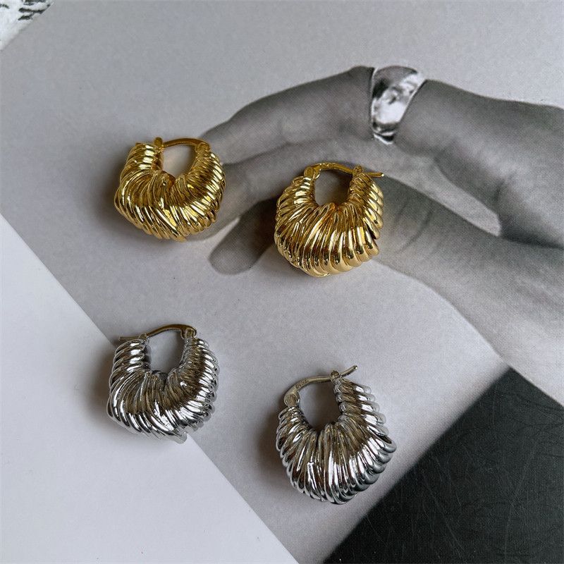 Fashion Cold Wind Niche Design Brass Gold Plated Temperament Wild Metal Winding Horn Sexy Earring Ear Clip