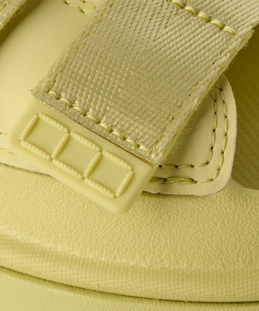Ugg [Donna] Ciabatte con plateau e cinturino Golden Glow (Ciabatte Bagliore Dorato) - Mela d'Oro / 1167430-Gldn