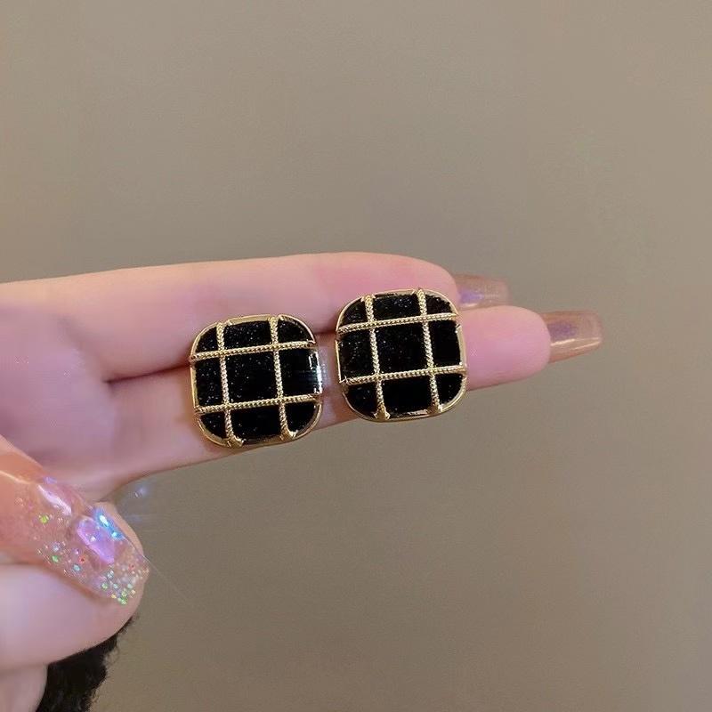 Autumn Winter Models Leopard Print Plush Earrings Female Korean Temperament Net Red Fashion Cold Wind Retro Earrings Ear Jewelry