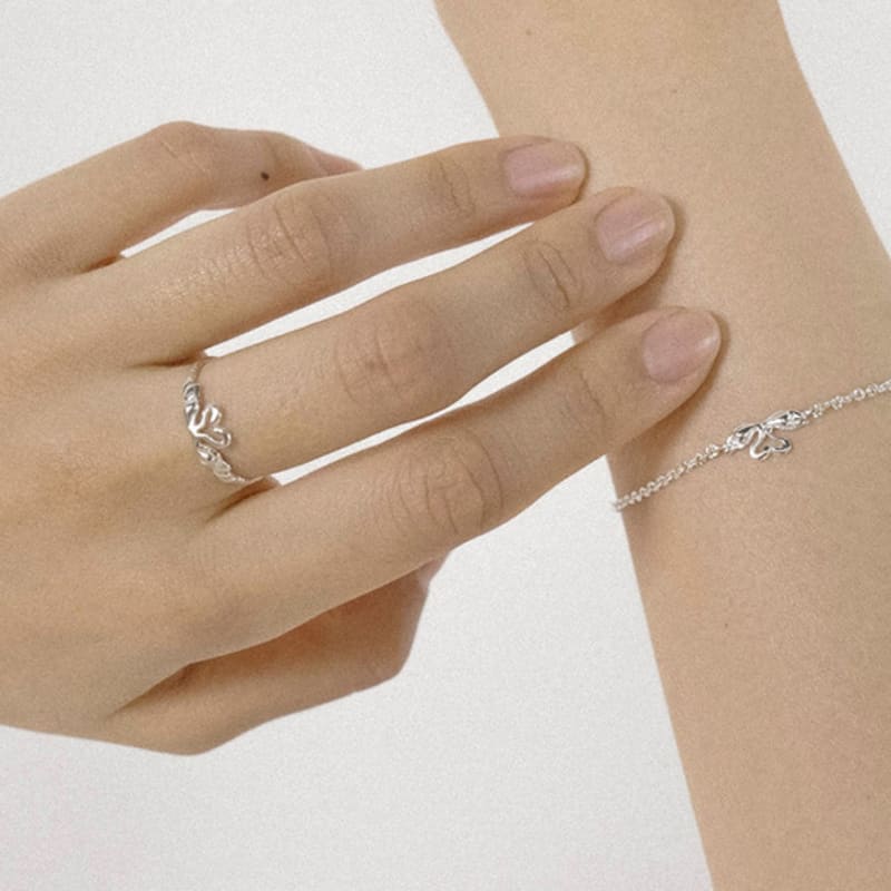 Baked Alaska [SILVER] Kissing Swan Ring