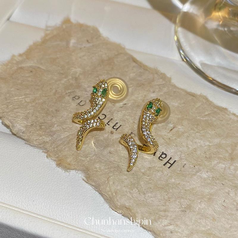 Popular European and American personality snake zodiac year micro-inlaid zircon stud earrings temperament niche ear clips hole-free exquisite earrings
