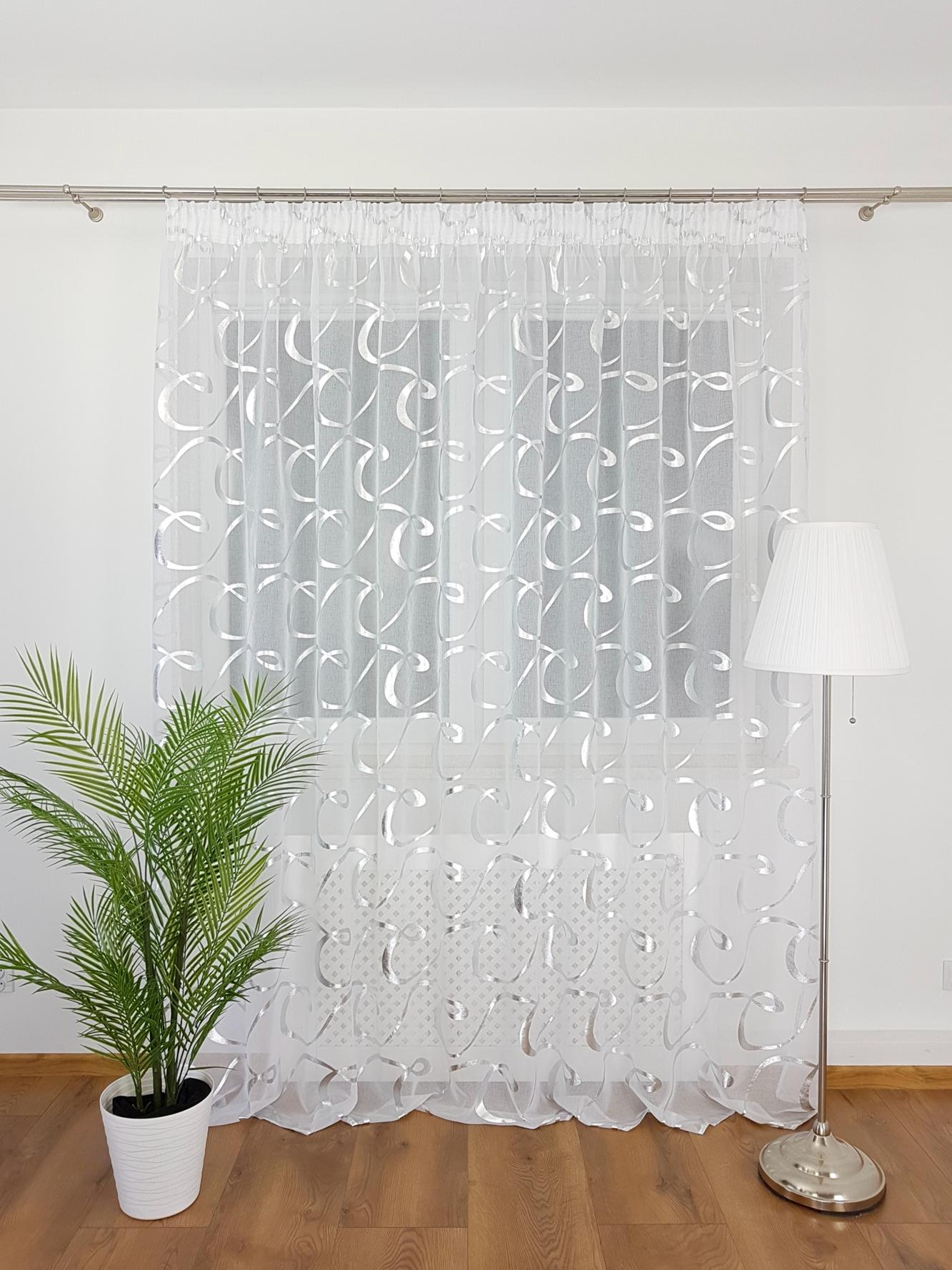 Fertiger Vorhang aus Mullgewebe, genäht auf einem 300x250cm Band