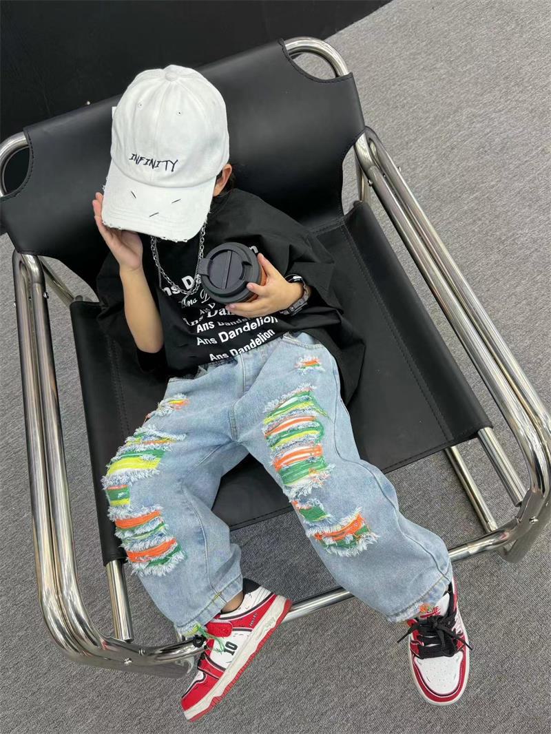 

Детские джинсы прямого кроя с рваными краями 2024 года — модный уличный стиль для младенцев и детей 120cm