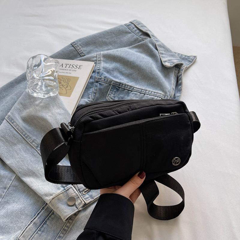 

Simple Nyl Crossbody Bags for Women Fashi Korean Style Lightweight Shoulder Bag Trendy Casual and Versatile Commuting Bag чёрный