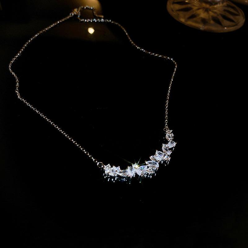European and American Ins Cold Wind Artificial Opal Necklace Casual Sweet and Cool Personality Sweater Chain Collarbone Chain Necklace Decowomen