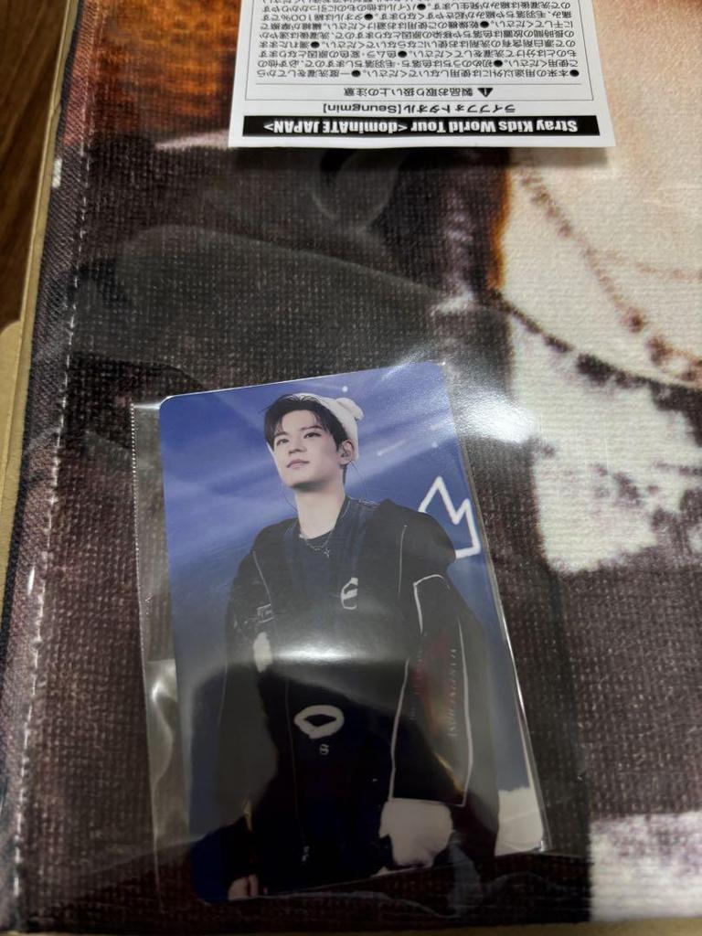 [USED] Unwanted Stray Kids Seungmin Live Photo Towel with Trading Card