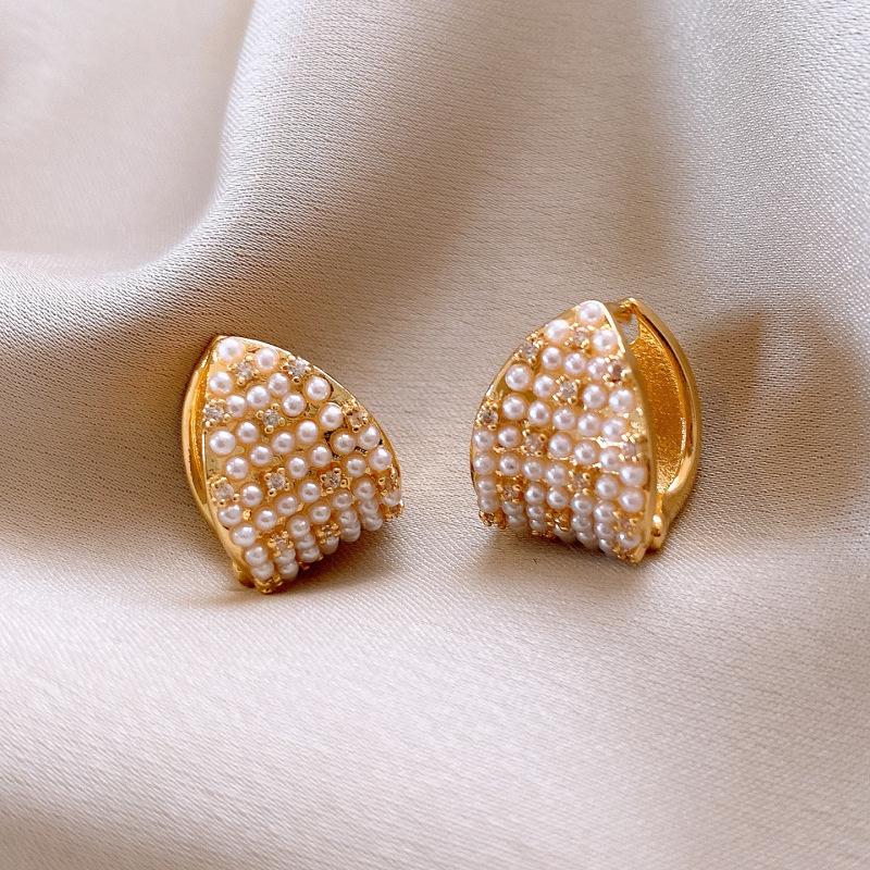 Vergoldete ineinandergreifende runde Ohr-Manschetten - Minimalistische Luxus-Ohrringe