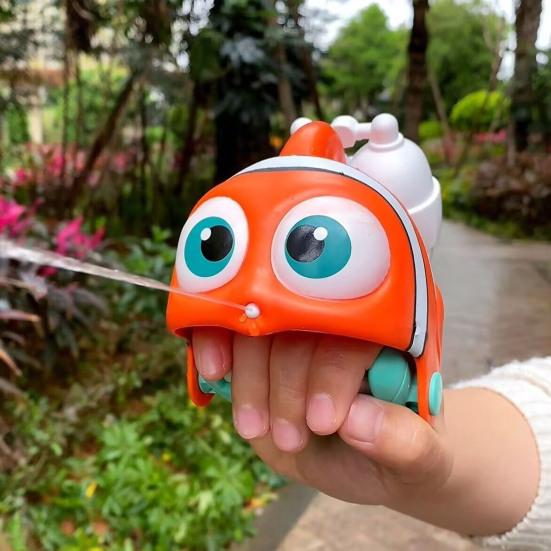 Practical Easy-using Play Bright Color Crocodile Shape Kid Water Splashing Toy Supply Sprayer