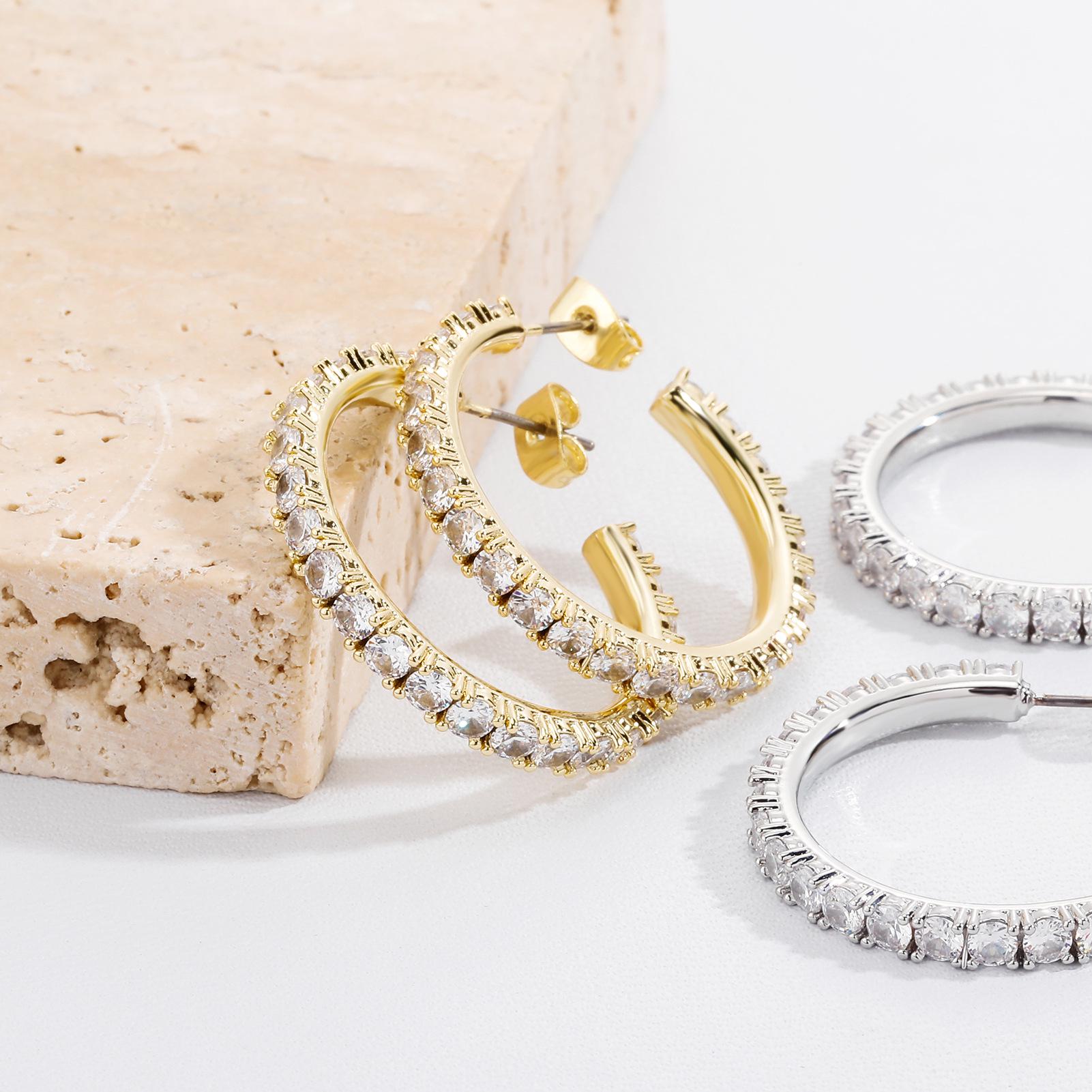 

Jin ao Jewelry: Minimalist Baby s Breath Big C Earrings for Women золотой