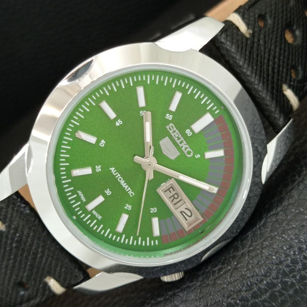 VINTAGE SEIKO 5 AUTOMATIC REFURBISHED JAPAN MENS GREEN DIAL WATCH a446674-1