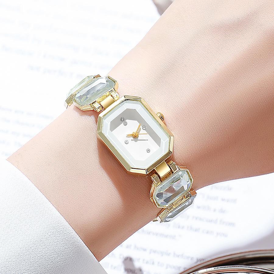 Small Sugar Cube Watch Big Gem Color Emerald Niche High-End Light Luxury Fashion Bracelet Watch Ladies