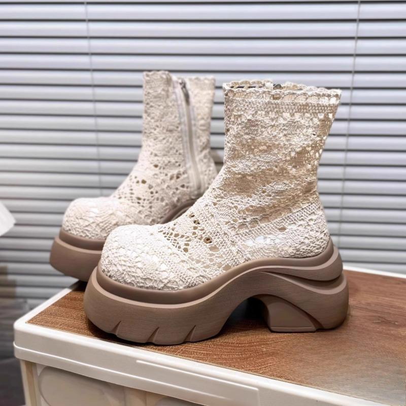 New Thick-soled Women's Shoes Perforated and Breathable Ankle Boots Fashionable and Versatile Cool Boots