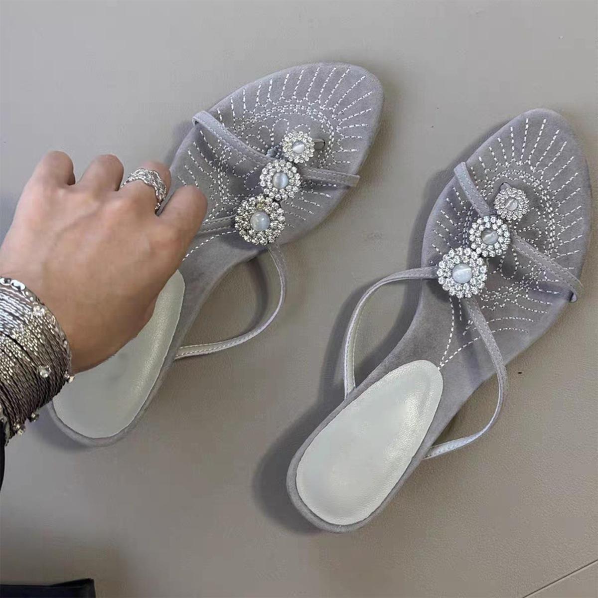 

2025 summer new pearl embroidered kitten and flip-flops women wear low-heeled rhinestone medieval embroidered sandals 42