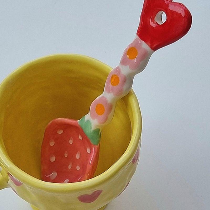 Deulkkot Ceramic Pink Flower Strawberry King Spoon