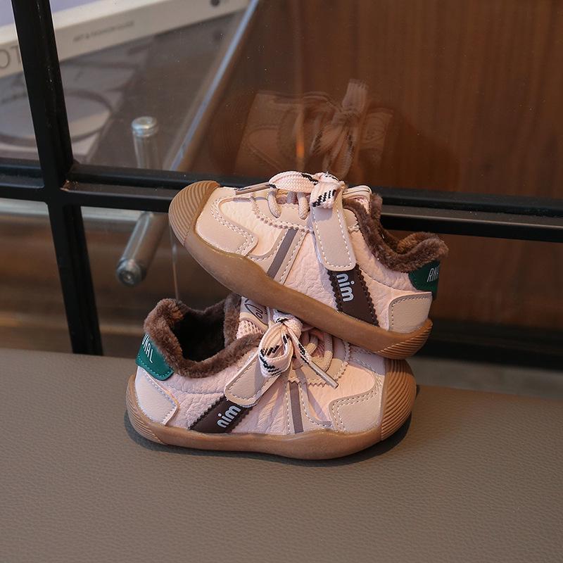 2025 Autumn/Winter Waterproof Leather Baby Shoes: Velvet-Lined, Versatile, Fashionable, Soft-Soled Children’s Sports Shoes.