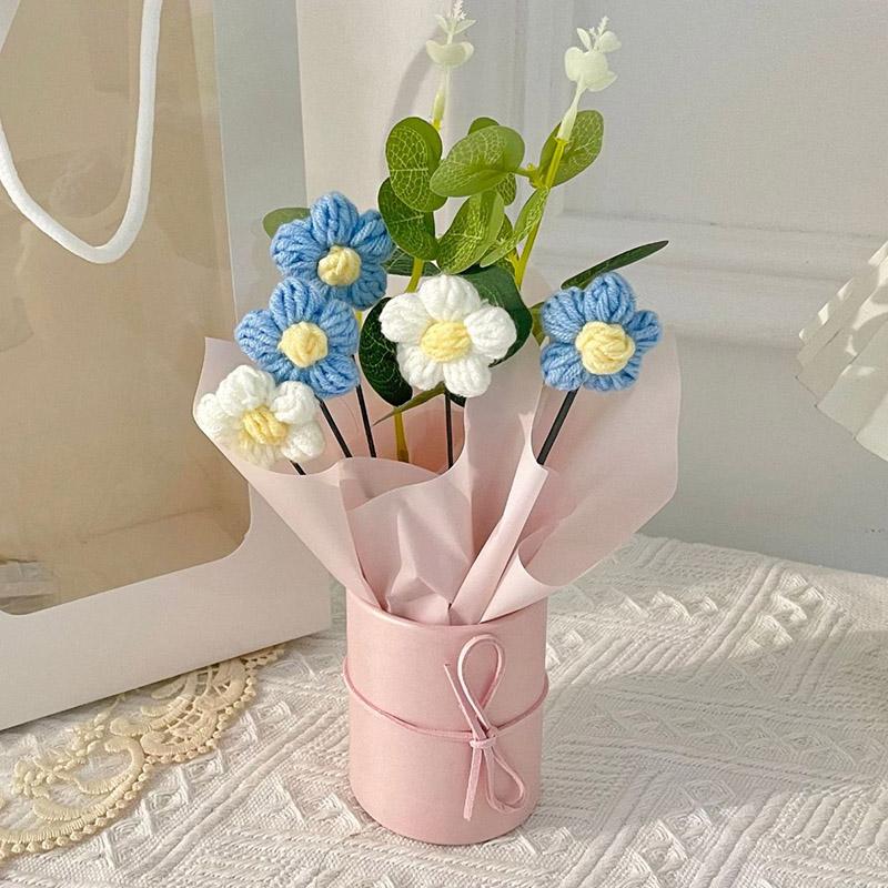 

New Year s Day Gift Knitted Puff Flower Mother s Teacher s Day Knitted Handheld Bouquet Party Handmade Gift Friends Relatives 1pc синій
