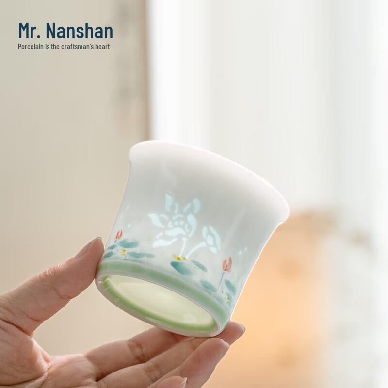 Nanshan Gentleman Ručně malovaný keramický hrnek s lotosovým motivem