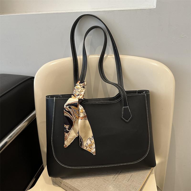 Chic Large Capacity Women's Tote Bag Trendy Design With Stylish Zipper Closure
