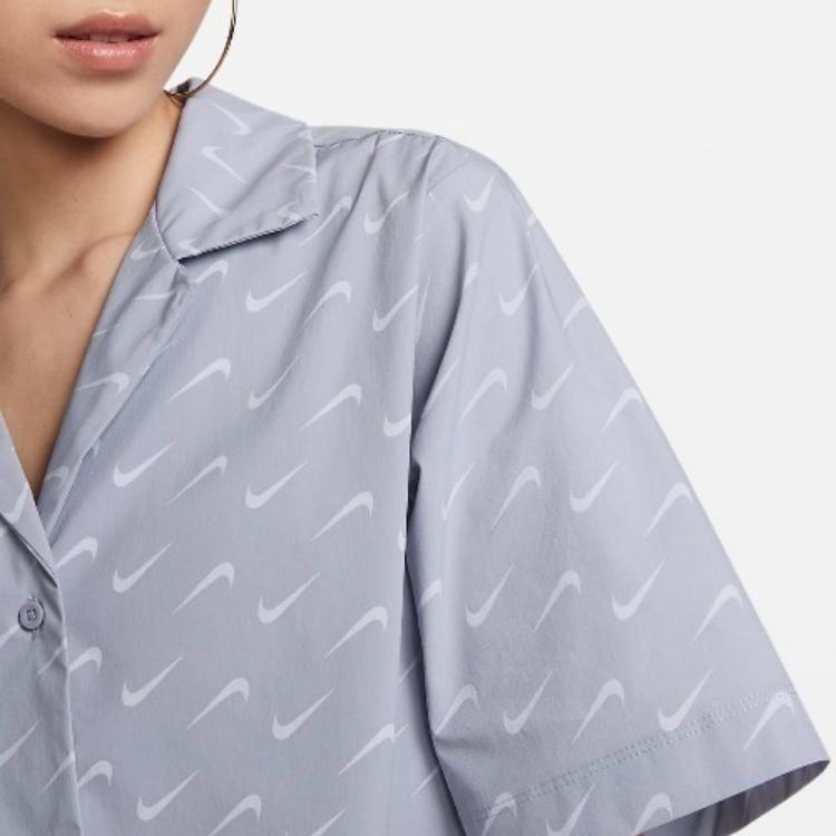 Nike Sportswear Everyday Modern Logo Print Loose Woven Short Sleeve Shirt Women shirts Mist-Gray-Blue DV7931