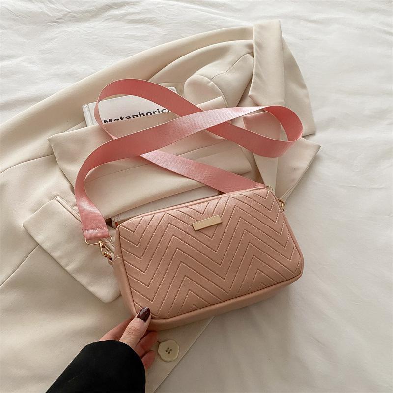Women's Bag 2025 New Wavy Small Square Bag Embossed Camera Bag Casual Shoulder Bag Hair High Sense Internet Celebrity