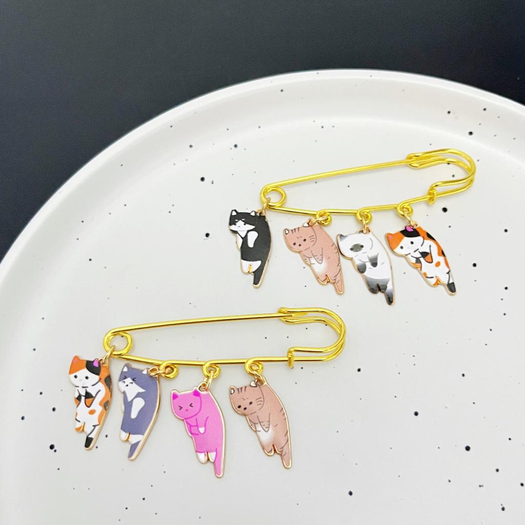 Creative Cat Enamel Pins Cute Cat Breast Brooch Black and White Orange Grey Pink Cat Pins Lapel Badge Animal Jewelry Gifts