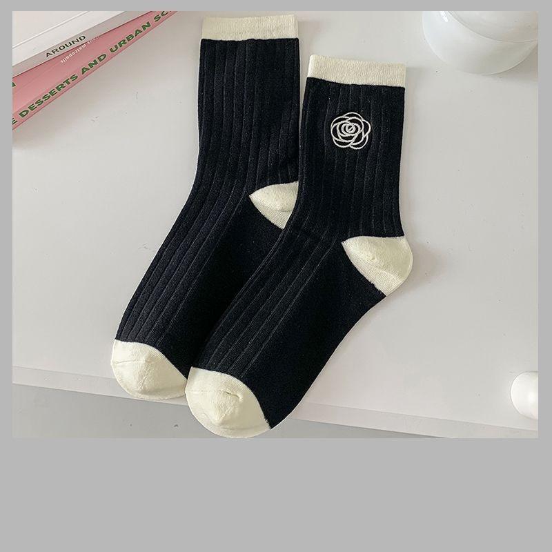 Ladies Spring and Autumn New Style Camellia Embroidery Black and White Contrast Color Sweet Tube Cotton Socks