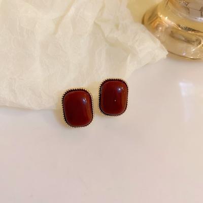 2023 New Fashionable Light Luxury Red Earrings, Niche Design Ins High-end Stud Earrings, Retro Temperament Versatile
