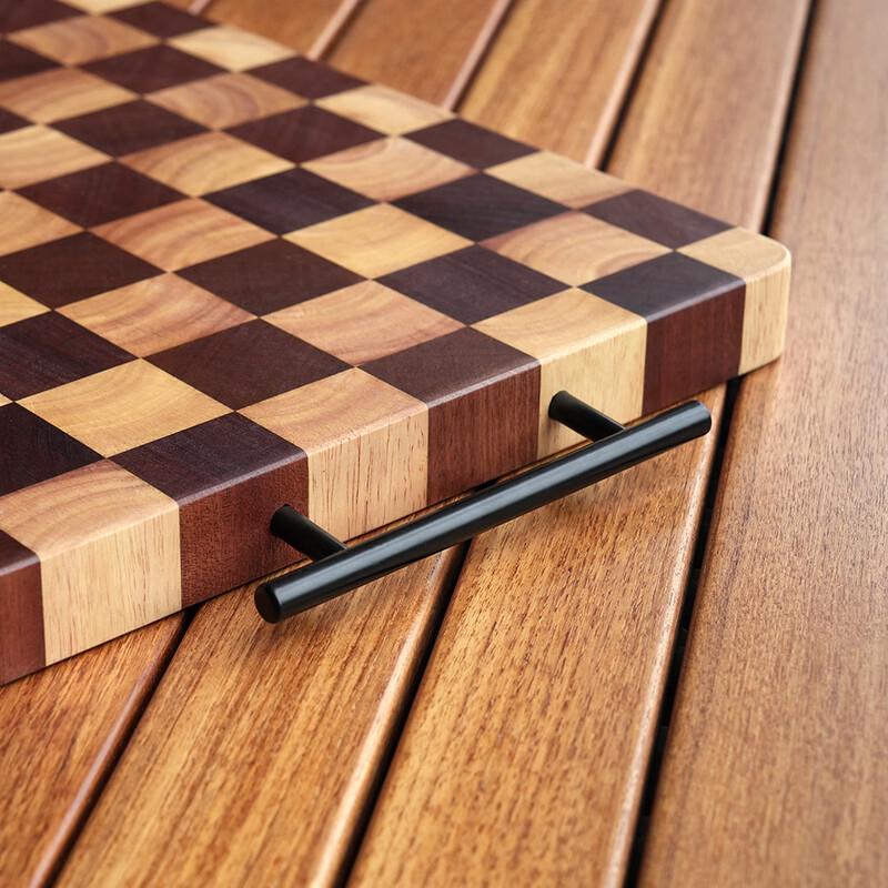 

Oeny Chessboard Pattern Solid Wood Cutting Board