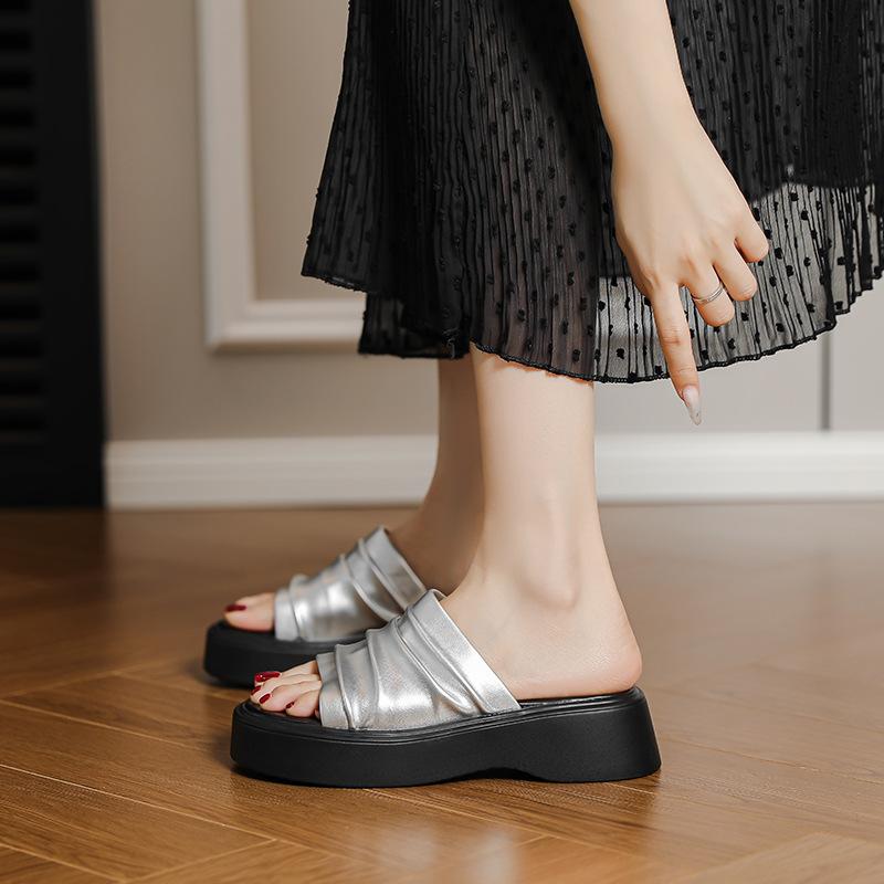 2025 summer new soft leather pleated thick-soled small versatile sandals women's one-pedal retro soft-soled muffin shoes