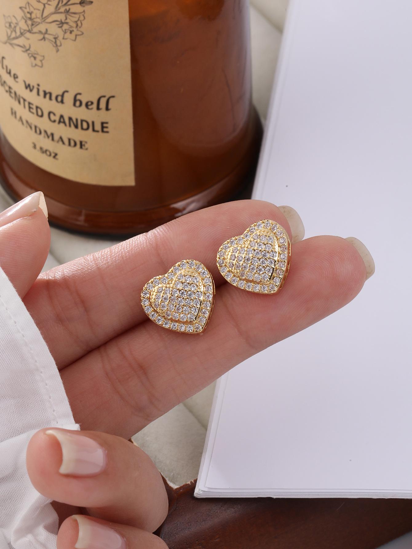 

European & American Cross-border Fashion: Zirconia Heart Stud Earrings for Women - Perfect Wedding Anniversary Gift золотой