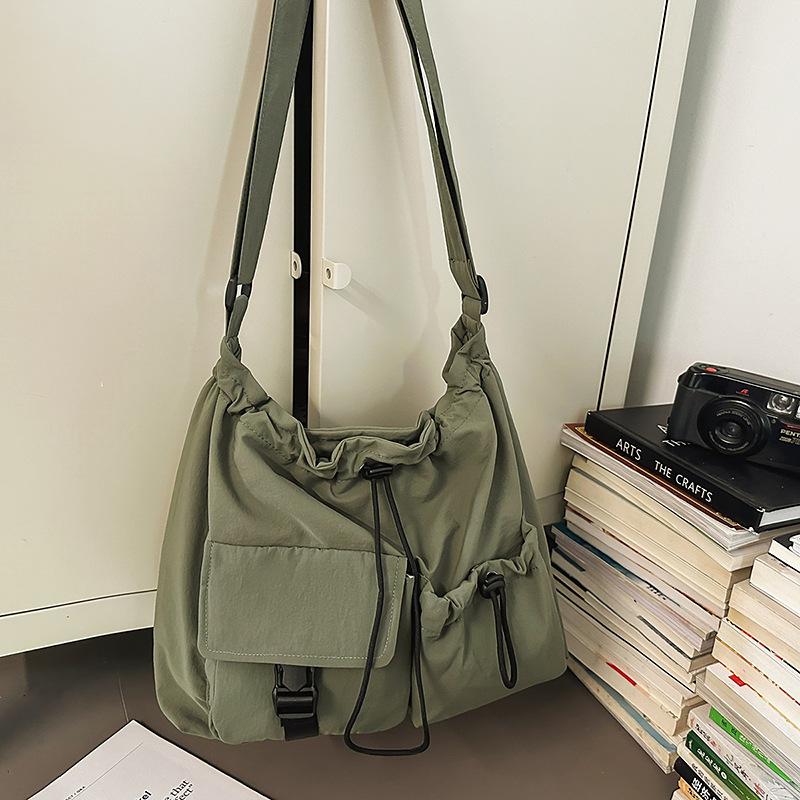 Large capacity nylon cloth tote bag women's new lightweight fashion sports and leisure shoulder messenger bag