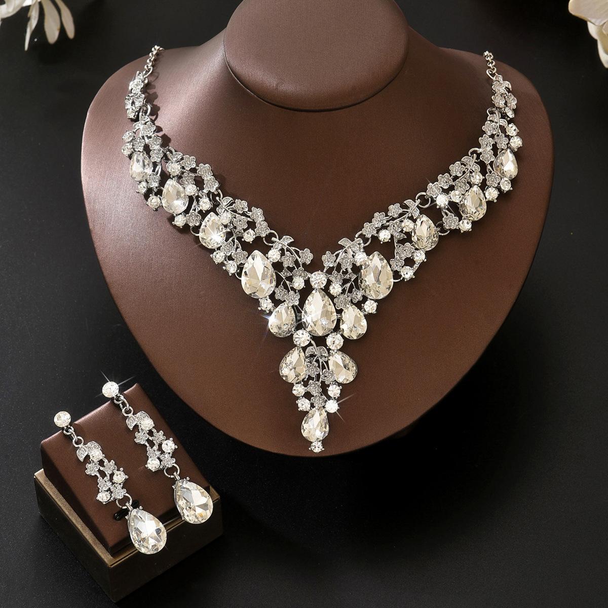 2026 Exaggerated Bridal Crystal Rhinestone Necklace Earrings Set Prom Dress Accessories 45CM