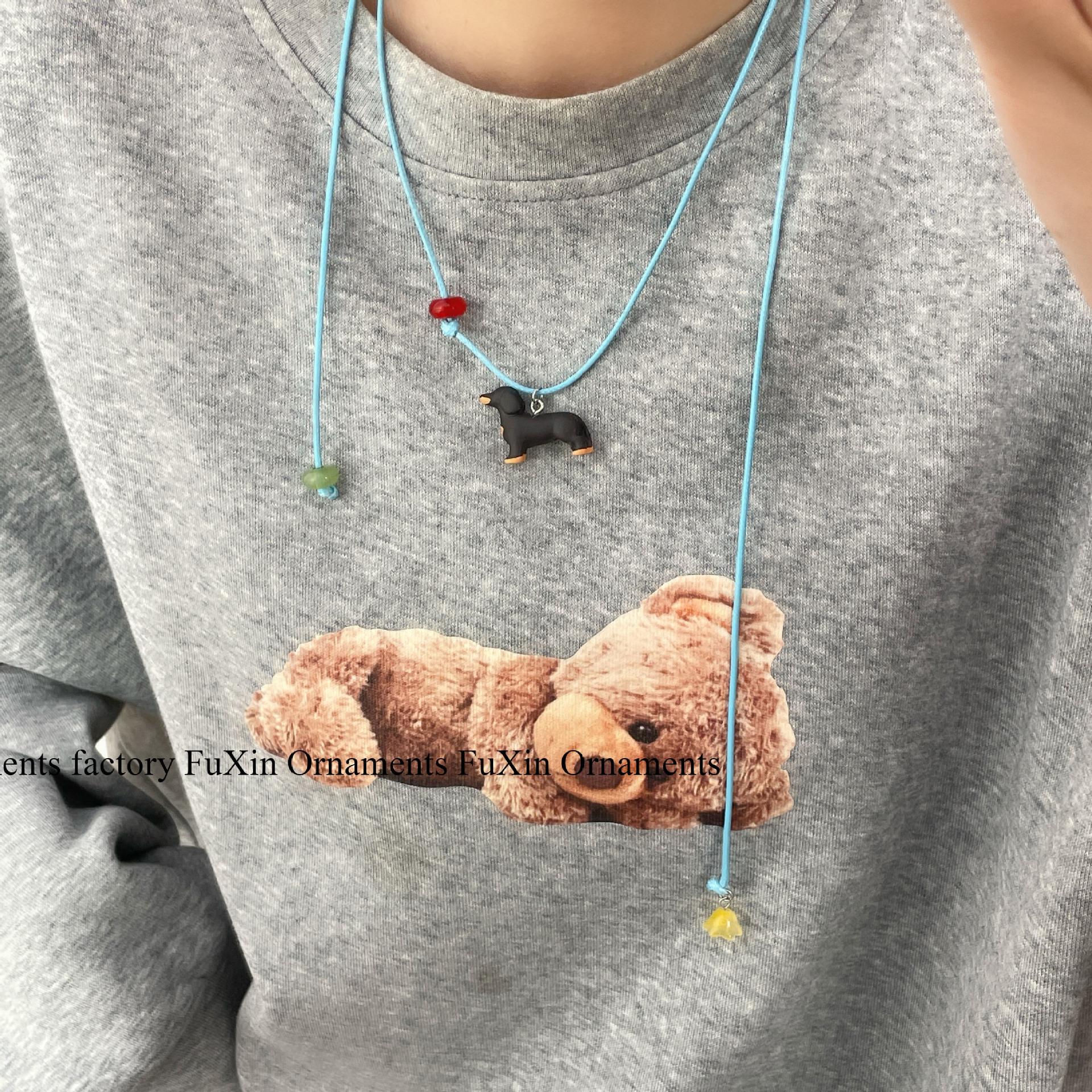 

Stylish Puppy Pendant Necklace: Removable Leather Rope, Versatile Long Chain, Simple Niche Design for Women.