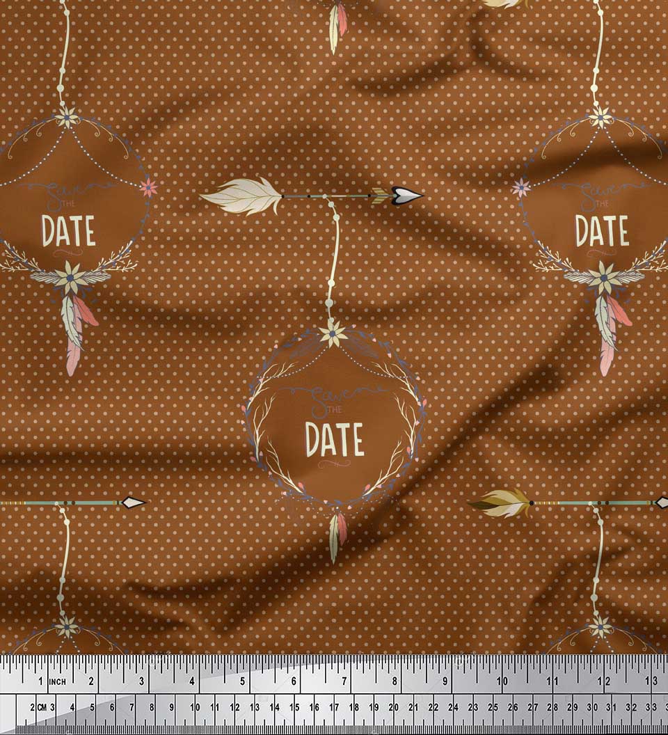 

Soimoi Green Японська креп-сатин Тканина з крапкою, стрілкою та збереженням дати Текст на тканині на метр 42 дюйма 42 Inch Wide - Poly Crepe коричневий