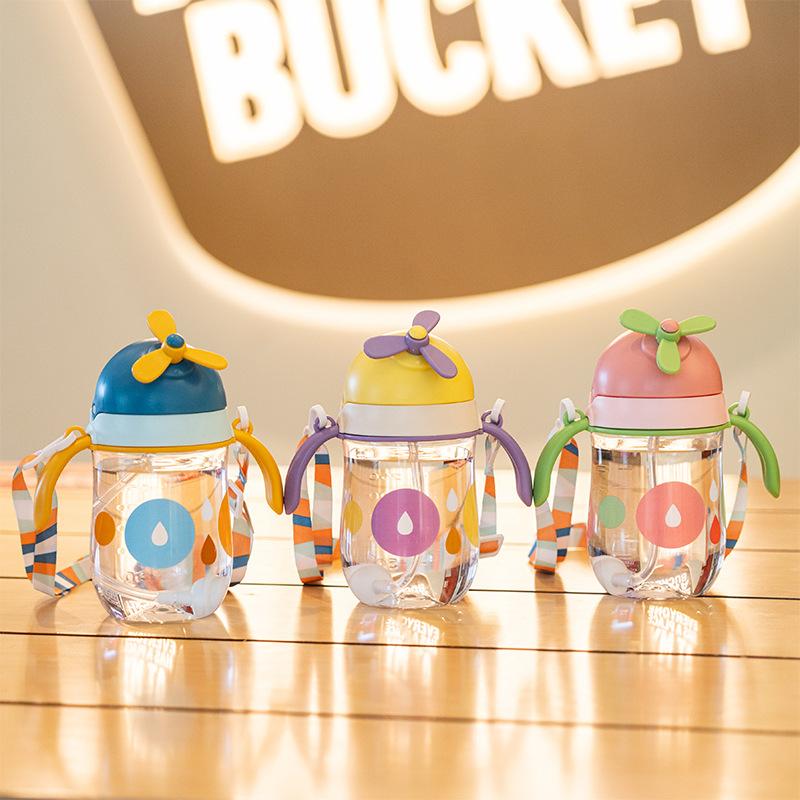 Nieuwe 250/300ml Waterbeker met Tuit Cartoon Draagbaar met Handvat Waterflessen Siliconen Rietje Lekkend Rietje Mooi Flesje Kinderen