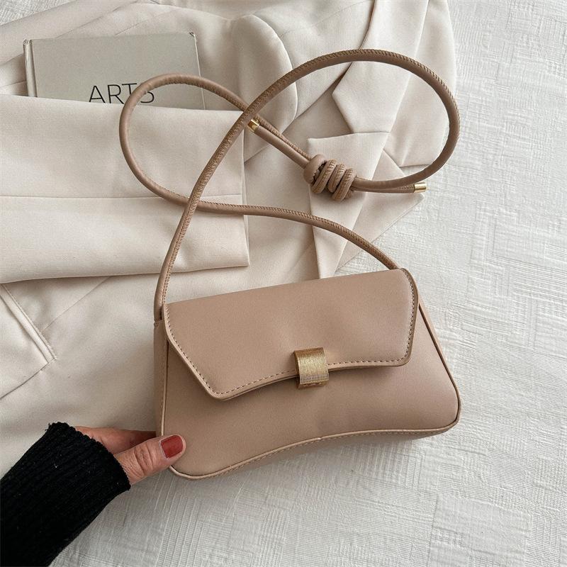 This year's popular fashion Korean version of solid color texture knotted shoulder strap messenger bag 2025 new versatile ins small square bag